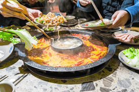 China_Chengdu_Hot_Pot_shutterstock_624385103.png