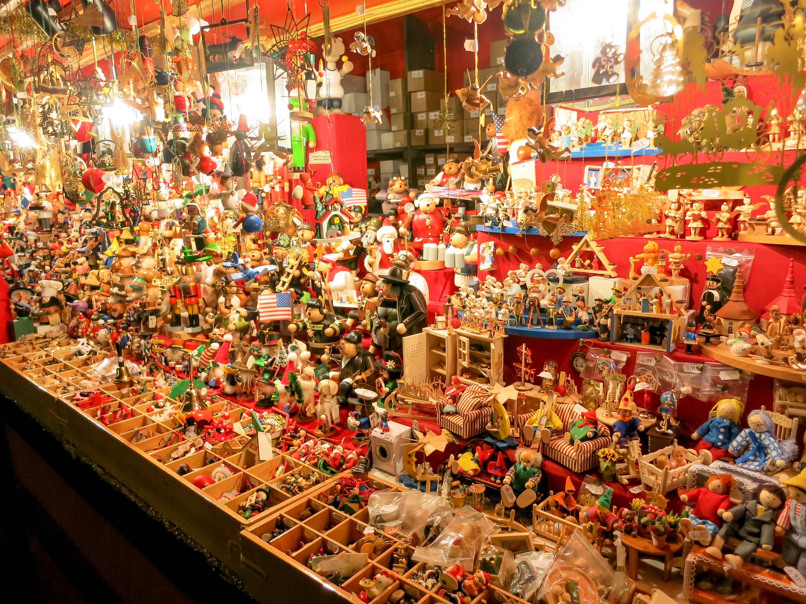 Germany_ChristmasMarkets_Sights_shutterstock_523664338-1