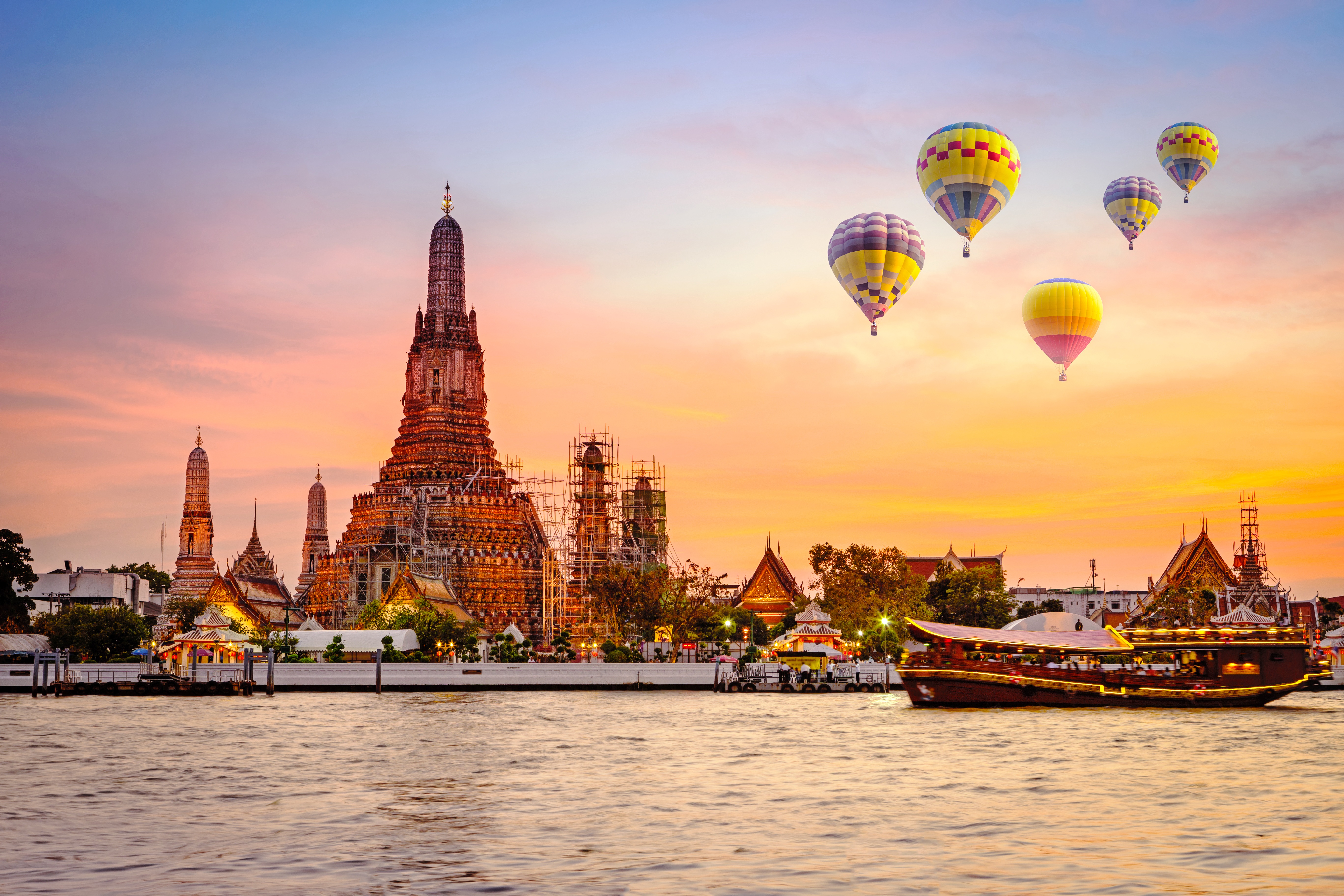 Thailand_Bangkok_Wat_arun_shutterstock_419718022